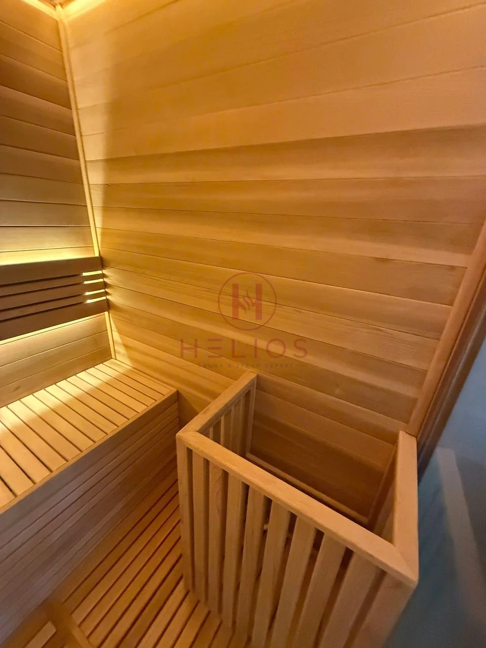 Phòng xông hơi Anh Đoàn Thái Bình Khung gỗ bảo vệ khu vực máy xông
