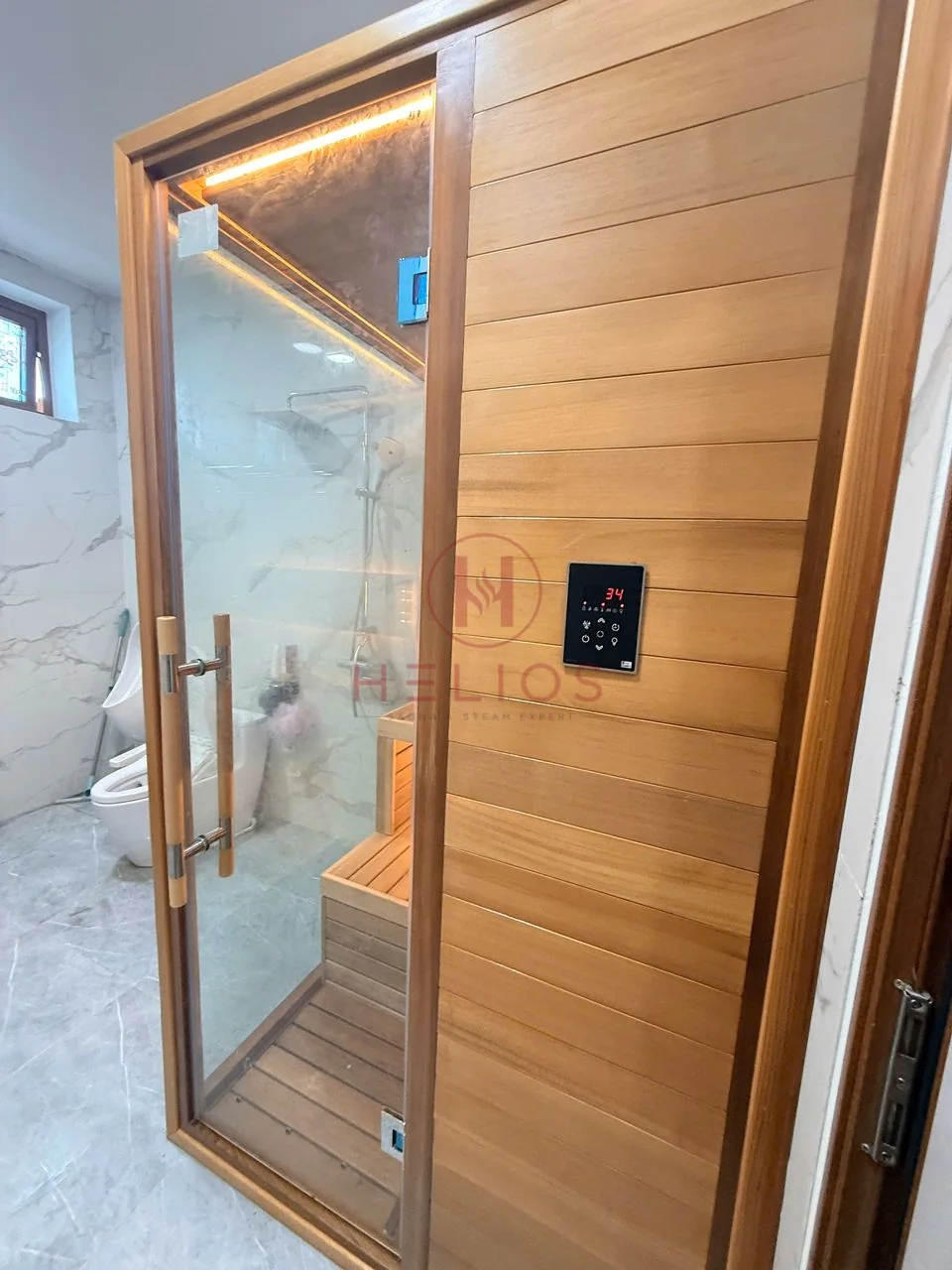 Phòng xông hơi Anh Huyên Hòa Bình Ghế hai cao độ và vách gỗ sáng