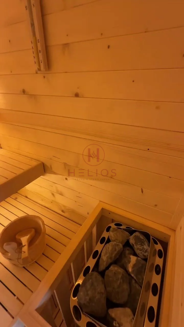 Khu vực máy xông đặt tại góc cabin