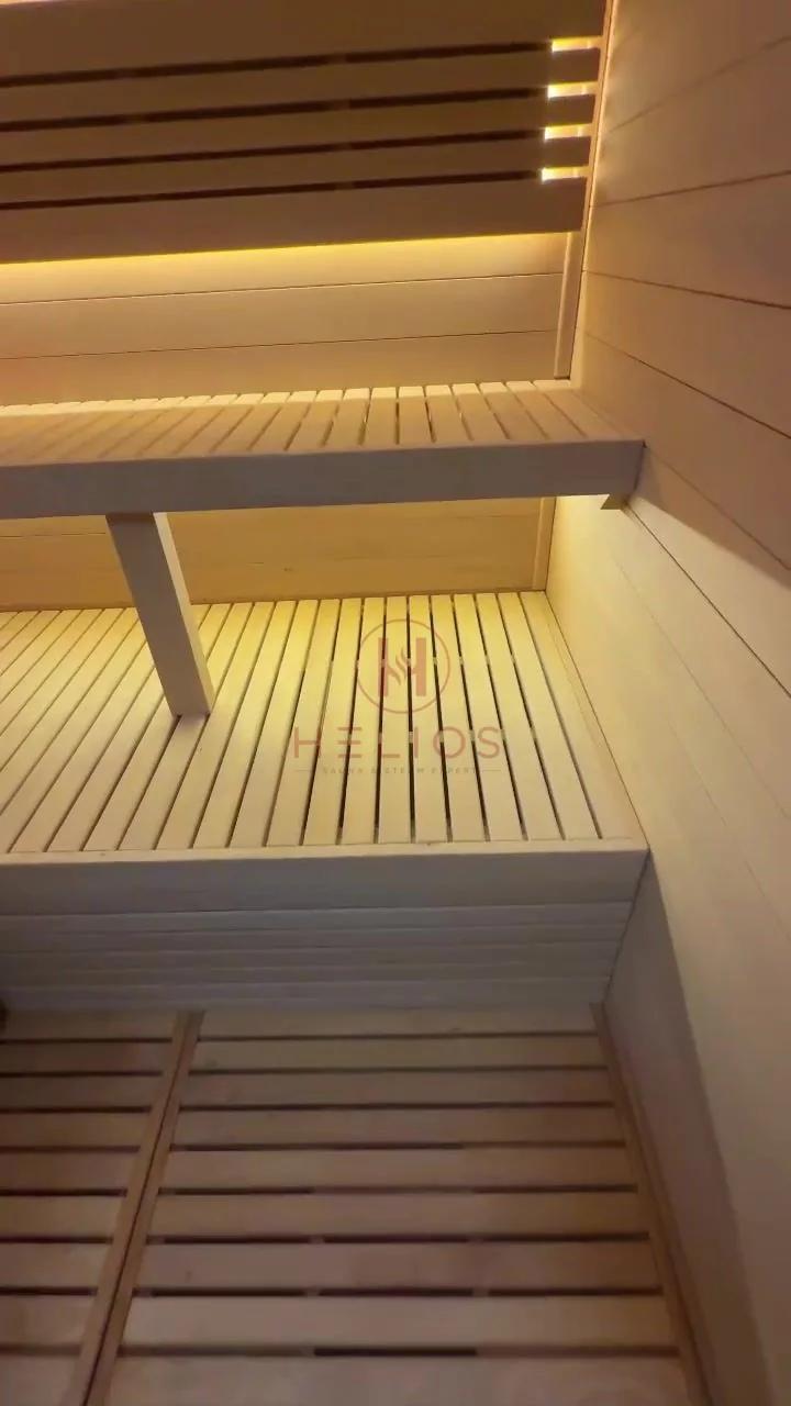 Phòng xông hơi Chị Hà Gia Lâm Ghế bậc và sàn nan bên trong cabin