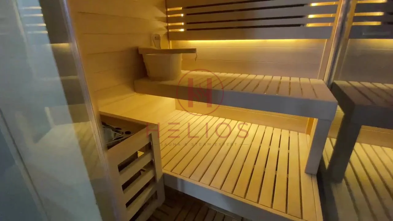 Phòng xông hơi Chị Hương Hà Giang Khoang sauna dưới ánh sáng vàng
