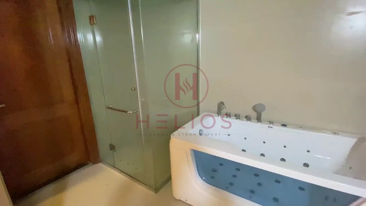 Phòng xông hơi Chị Hương Hà Giang Mặt kính và phần bao ngoài sáng màu