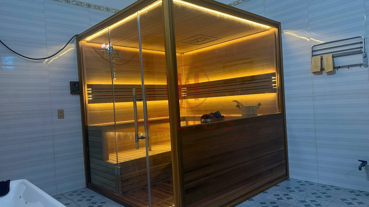 Mặt ngoài phòng sauna vách kính và ánh sáng hắt tại Thanh Hóa